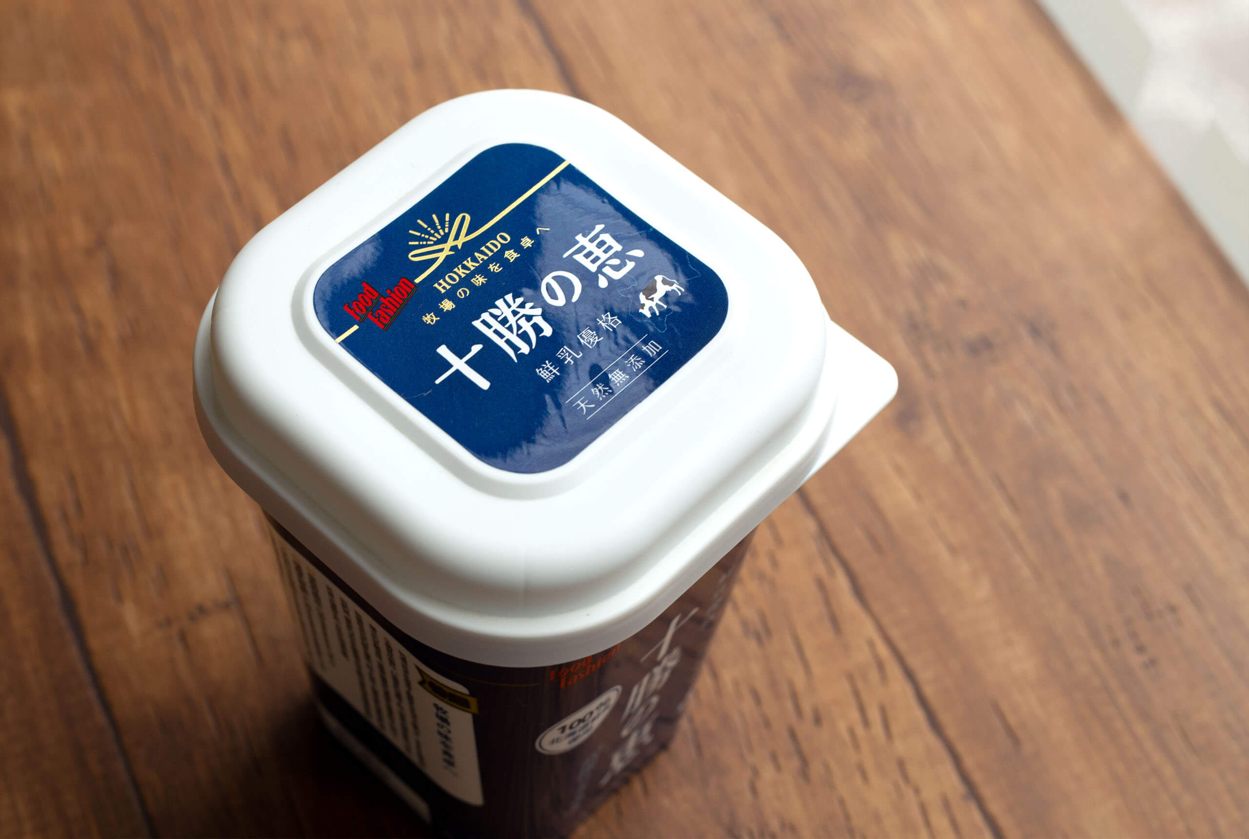 北海道の惠優格／包裝設計／富華食品／使用日式紺青色調呈現北海道乳品印象 Hokkaido no Megumi Yogurt／Packaging Design／FU HUA FOOD CO., LTD.／A Japanese indigo palette inspired by Hokkaido dairy culture