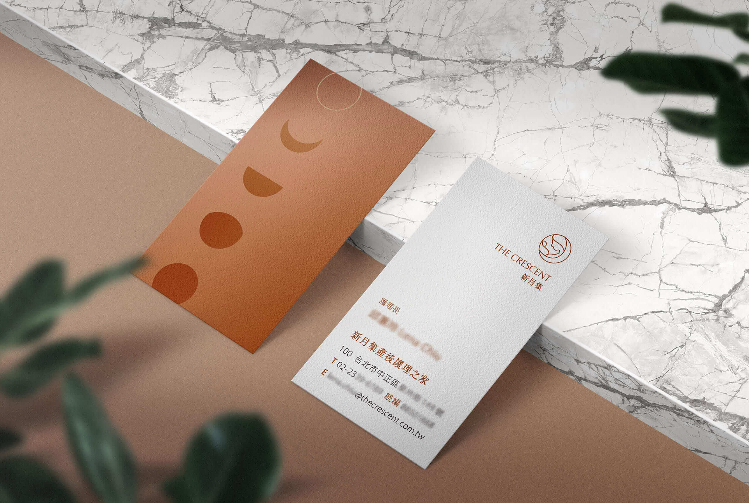 新月集 The Crescent／品牌企劃設計／產後護理之家／以溫柔安定的品牌語言傳達產後照護價值 The Crescent／Brand Strategy & Identity／Postpartum Care Center／A warm and reassuring identity expressing attentive postpartum care