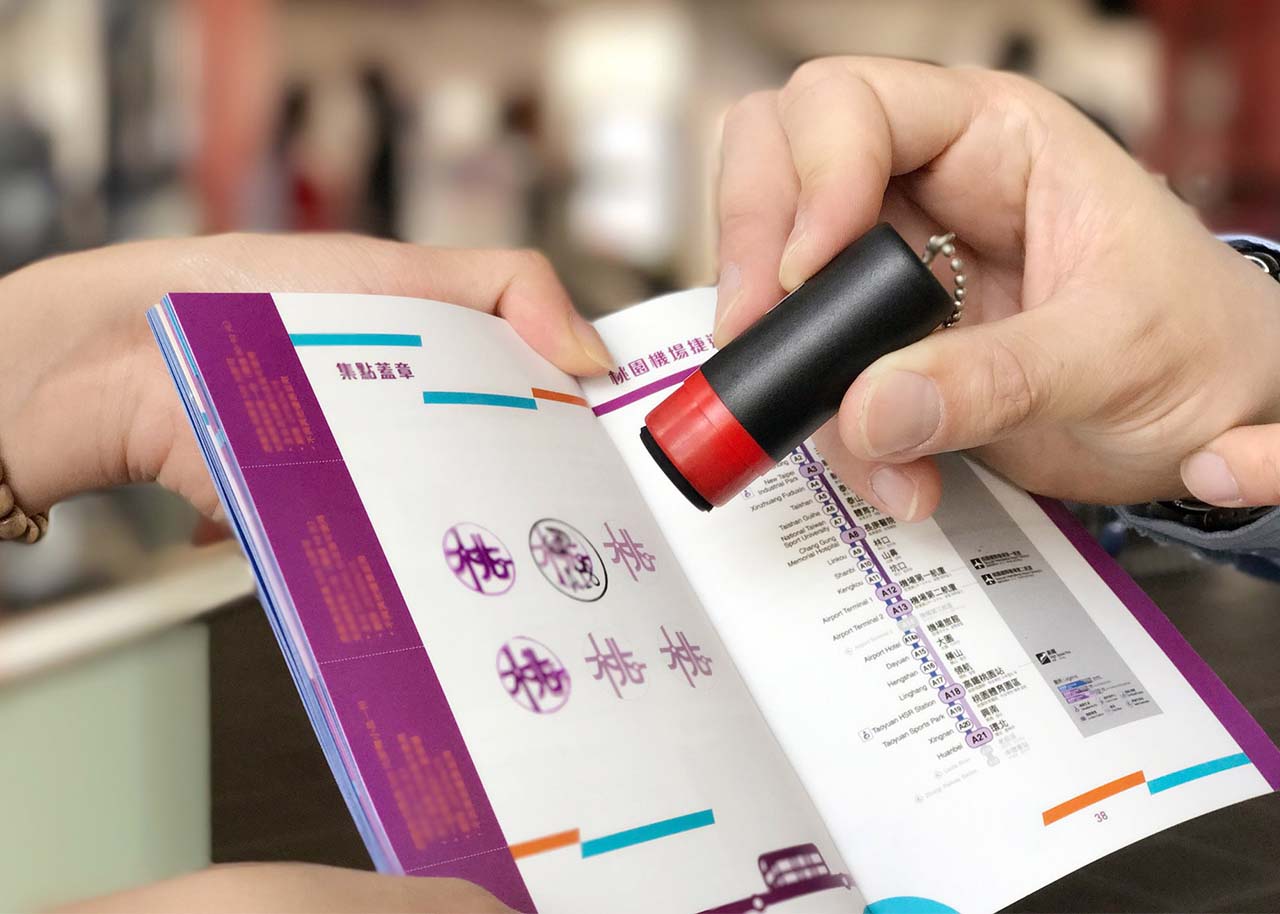 與你同載 美好實現／活動展場視覺設計／桃園機場捷運公司／以明亮簡潔視覺呈現二週年品牌活動 Ride Together, Make Good Things Happen／Event & Exhibition Visual Design／Taoyuan Metro Corporation／A bright and clean visual system for the second-anniversary campaign